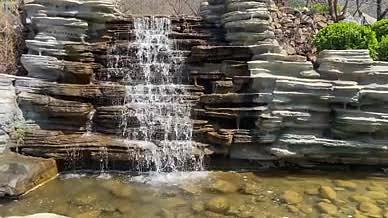 自然景观假山瀑布实拍视频素材视频的预览图